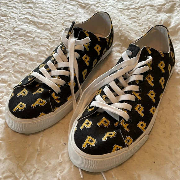 NWOT Pittsburgh Pirates canvas sneakers. Sz 9.5. MLBP black gold converse like - Picture 2 of 8